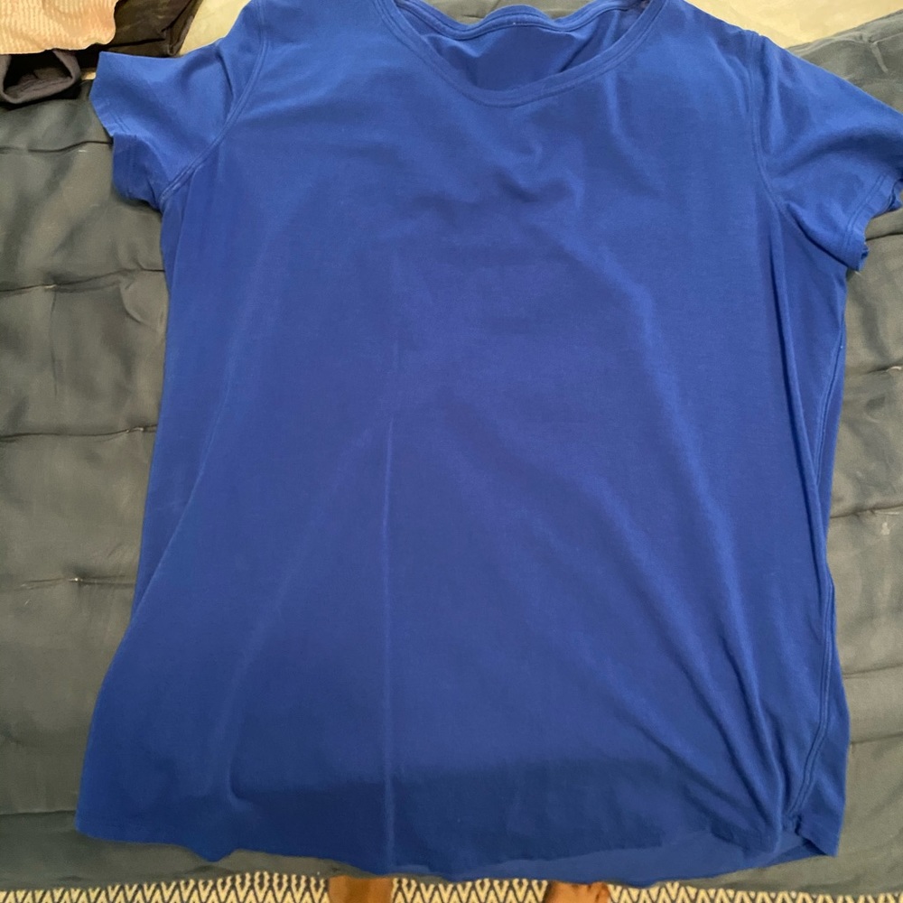 Lululemon size 12 cotton tee